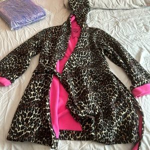 Betsy Johnson animal print robe with pockets